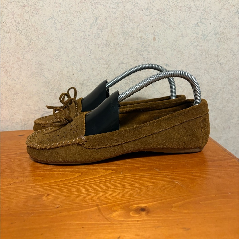 Minnetonka Kilty Tan Suede Moccasins Flats Women’s Size 7